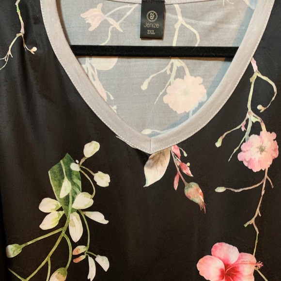 Plus Size Capri Pajama Set - Picture 3 of 3